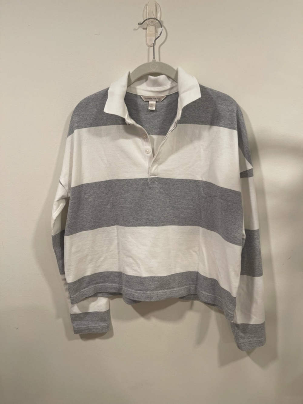 Banana Republic White and Heather Gray Striped Pullover rugby